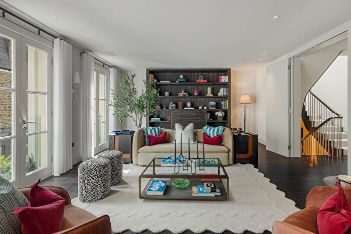 4 Bedroom Property To Rent In Marylebone Mews, Marylebone, London, United Kingdom, W1G