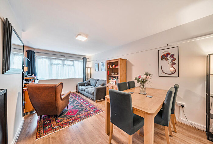 2 Bedroom Apartment For Sale In The Mall, Harrow, HA3