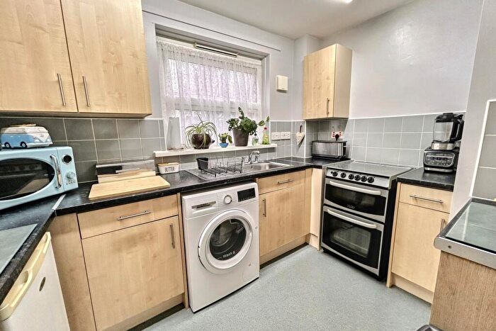 1 Bedroom Flat For Sale In Merley, BH21