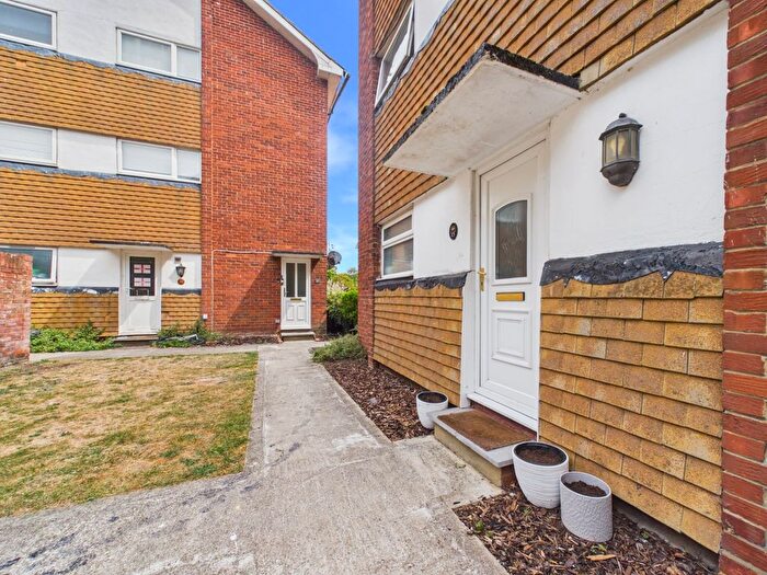 2 Bedroom Flat To Rent In Mandeville Court, Strode Street, Egham, Surrey, TW20
