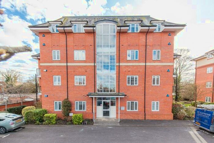 2 Bedroom Apartment To Rent In Riverview Terrace, Abingdon, OX14