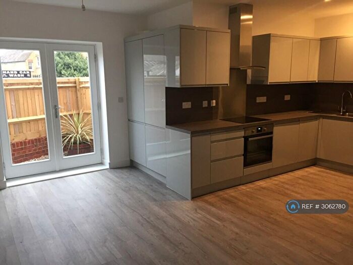 2 Bedroom Flat To Rent In Homecroft Road, London, SE26