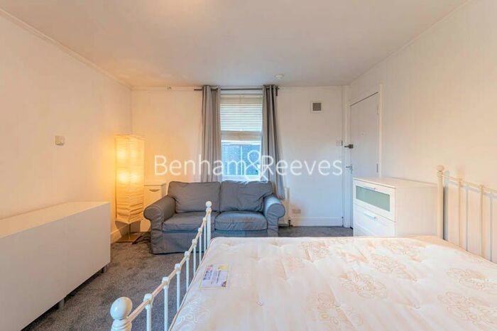 Studio To Rent In Madeley Road, Ealing, W5