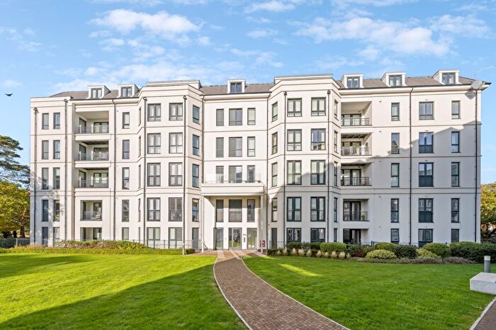 2 Bedroom Flat For Sale In West Cliff Road, Bournemouth, BH2