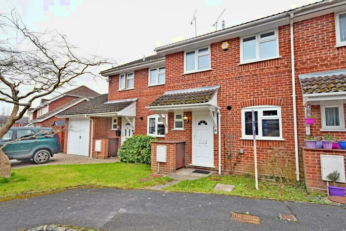 3 Bedroom End Of Terrace House To Rent In Kingfisher Close, Rowland's Castle, PO9