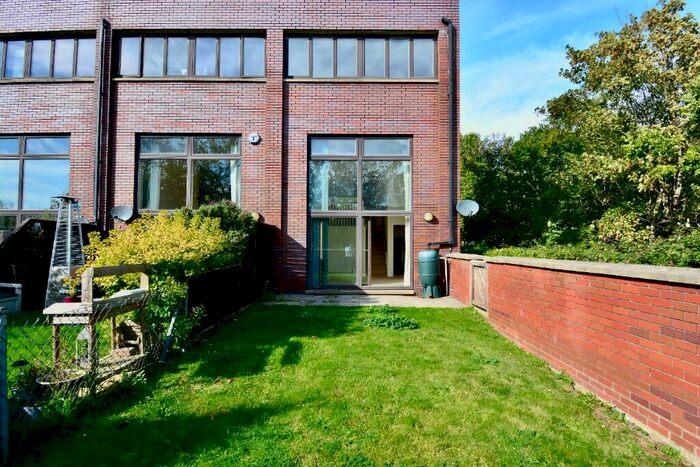 4 Bedroom Town House To Rent In Mara Place, Milton Keynes, Buckinghamshire, MK9