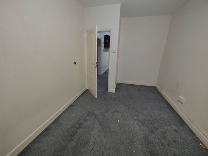 2 Bedroom Flat To Rent In Weoley Castle Road, Selly Oak, Birmingham, B29