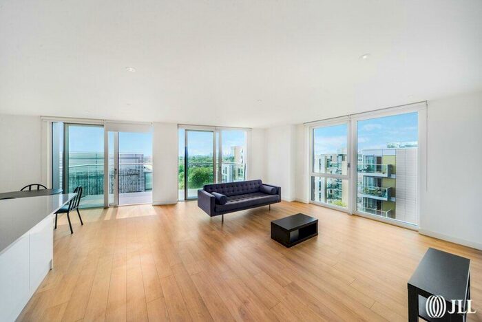 2 Bedroom Apartment To Rent In Devan Grove London, N4