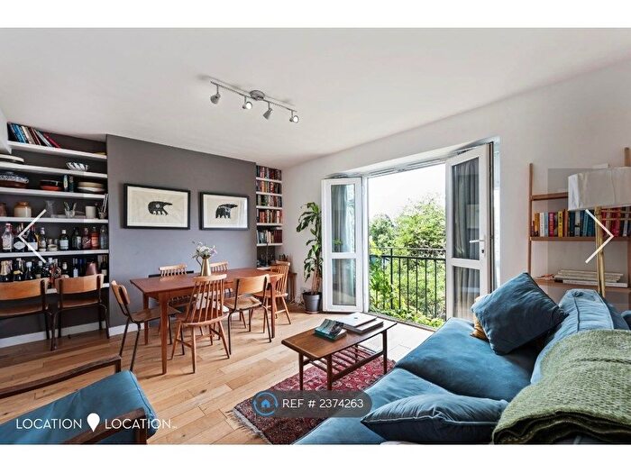 2 Bedroom Flat To Rent In Clissold Cresent, London, N16