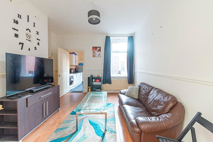 2 Bedroom Flat To Rent In Lynnwood Terrace, Fenham, Newcastle Upon Tyne, NE4