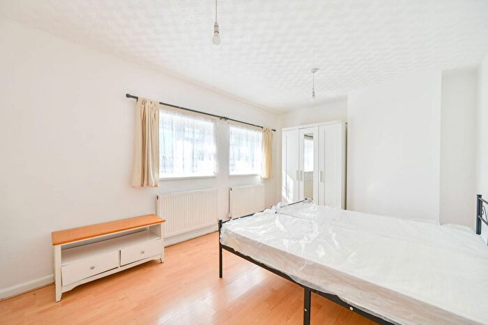 3 Bedroom Flat To Rent In Highmead Crescent, Alperton, Wembley, HA0