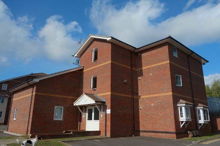 1 Bedroom Flat To Rent In Spencer Close, Aldershot, GU12