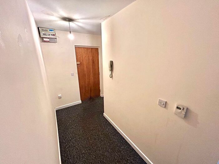 2 Bedroom Flat To Rent In Chamberlain Close, Ilford, IG1