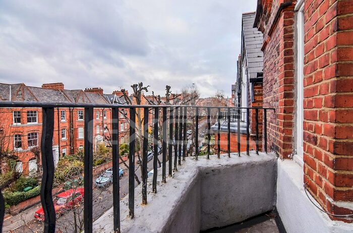 Studio To Rent In Canfield Gardens, South Hampstead, London, NW6