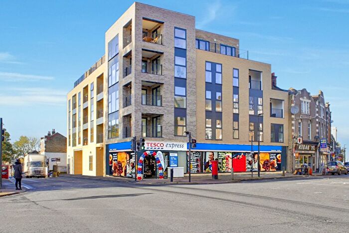 3 Bedroom Flat To Rent In A Hillreach, London, SE18