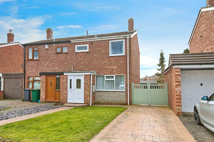 3 Bedroom Semi-Detached House For Sale In Pingle Farm Road, Newhall, Swadlincote, DE11