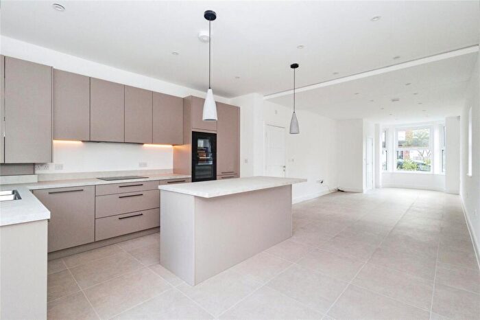 5 Bedroom Semi Detached House To Rent In Lowfield Road, SK2