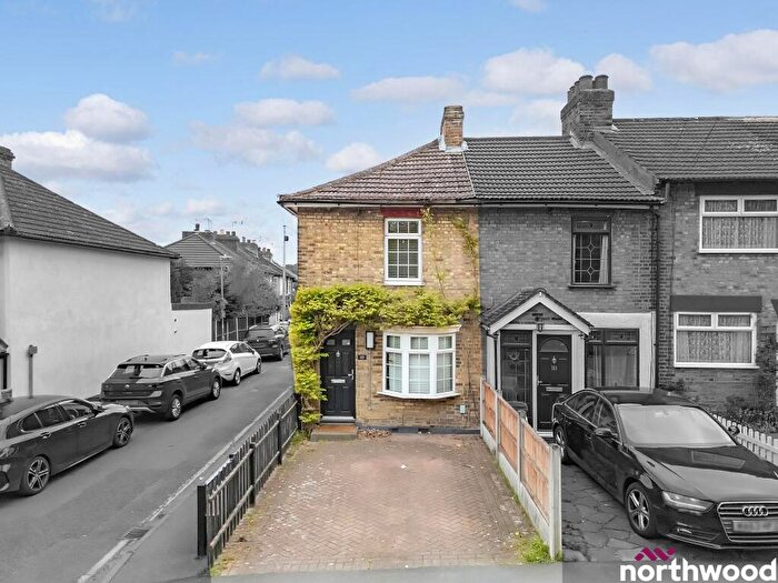 2 Bedroom Terraced House To Rent In Crescent Road, Brentwood, CM14