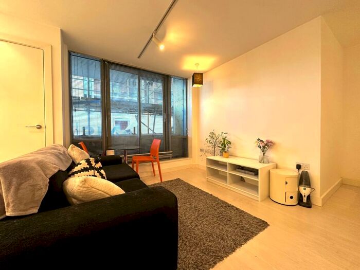 Flat To Rent In Ingram Street, Leeds, West Yorkshire, Uk, LS11