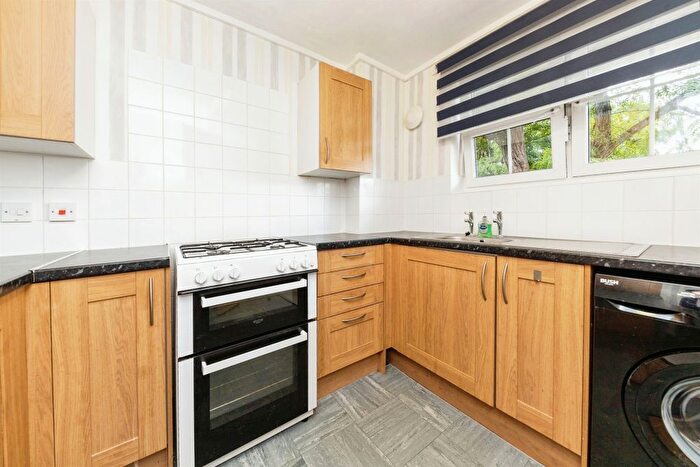 1 Bedroom Flat For Sale In Haldens, Welwyn Garden City, AL7