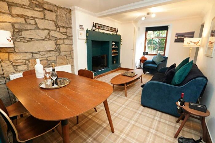 2 Bedroom Flat To Rent In Cheyne Street, Edinburgh, EH4