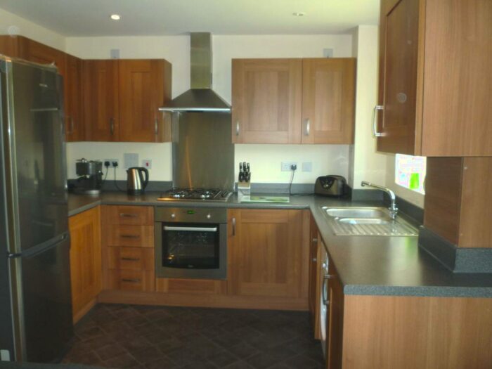 2 Bedroom Flat To Rent In Woollens Grove, Hoddesdon, EN11