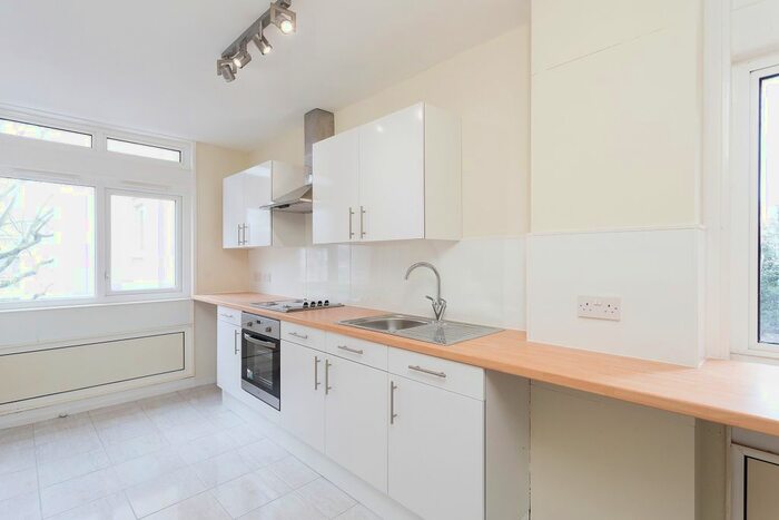 2 Bedroom Flat To Rent In Cedars Road, London, SW4
