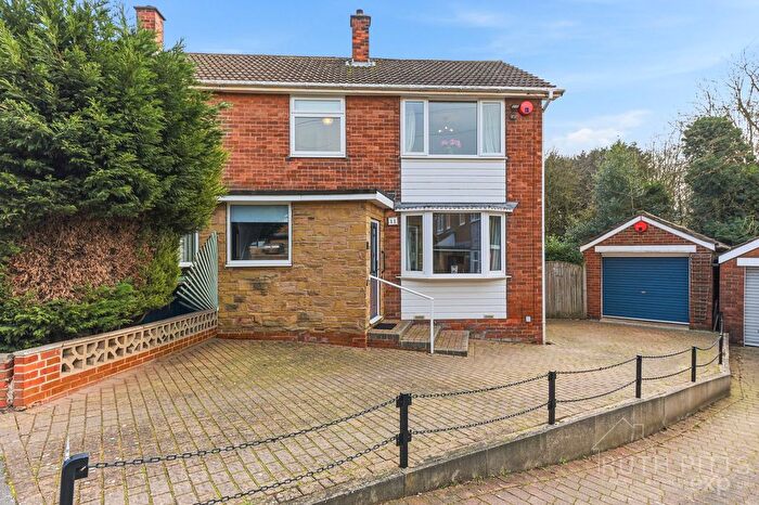 3 Bedroom Semi-Detached House For Sale In Kings Close, Ackworth, WF7