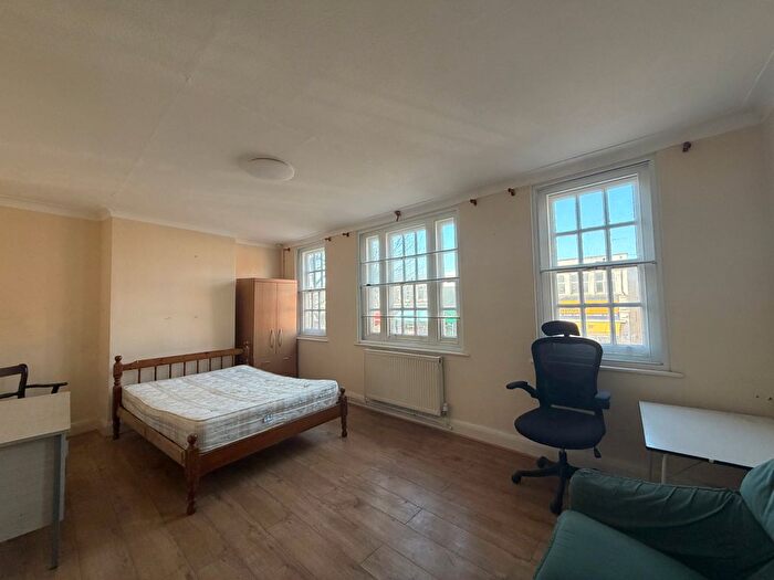 2 Bedroom Flat To Rent In London Road, Morden, SM4
