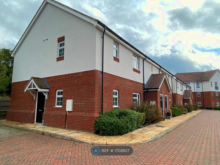 2 Bedroom Maisonette To Rent In Millstone Way, Harpenden, AL5
