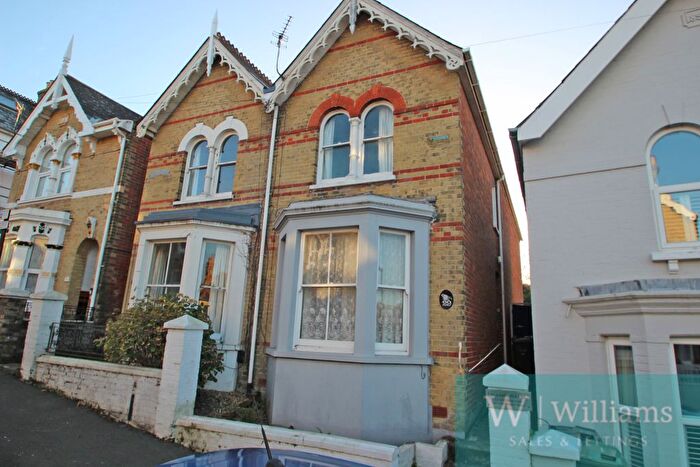 3 Bedroom End Terrace House For Sale In Gordon Road, Cowes, Isle Of Wight, PO31