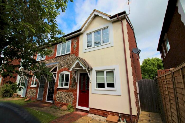 2 Bedroom Semi-Detached House To Rent In Birchwood Avenue, Hatfield, AL10
