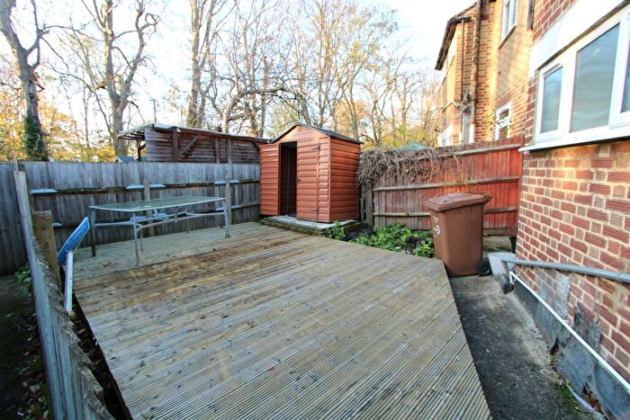 2 Bedroom Flat To Rent In Deer Park Gardens, Mitcham, CR4