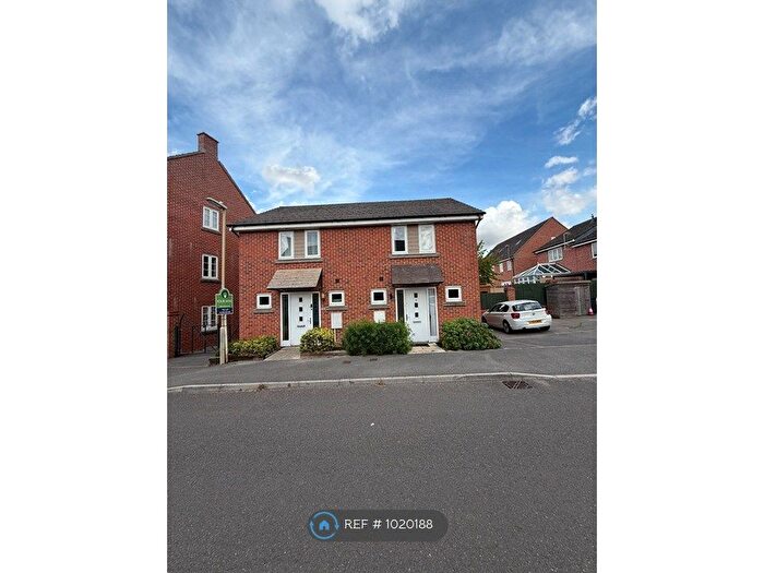 3 Bedroom Semi-Detached House To Rent In Gardiner Road, Basingstoke, RG24