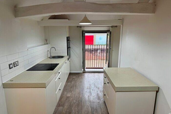 2 Bedroom Flat To Rent In West Street, Pulborough, RH20