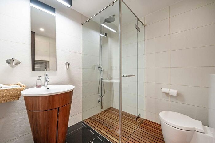 2 Bedroom Flat To Rent In Catherine Wheel Yard, London, SW1A