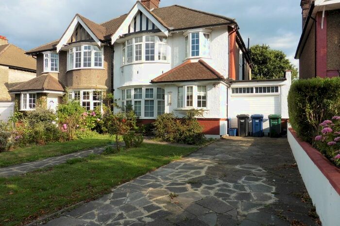 4 Bedroom Semi-Detached House To Rent In Christchurch Avenue, London, N12