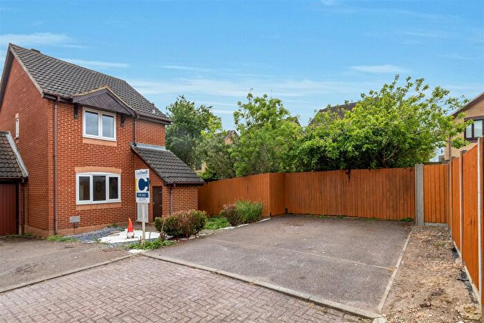 3 Bedroom Link Detached House To Rent In Crosby Court, Crownhill, Milton Keynes, MK8