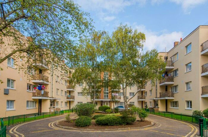 3 Bedroom Flat To Rent In Heaton Road, Peckham, London, SE15