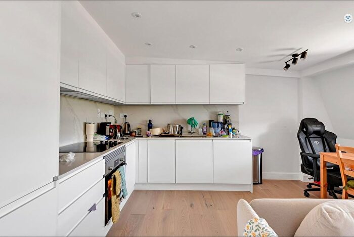 2 Bedroom Flat To Rent In Chiswick High Road, London, W4