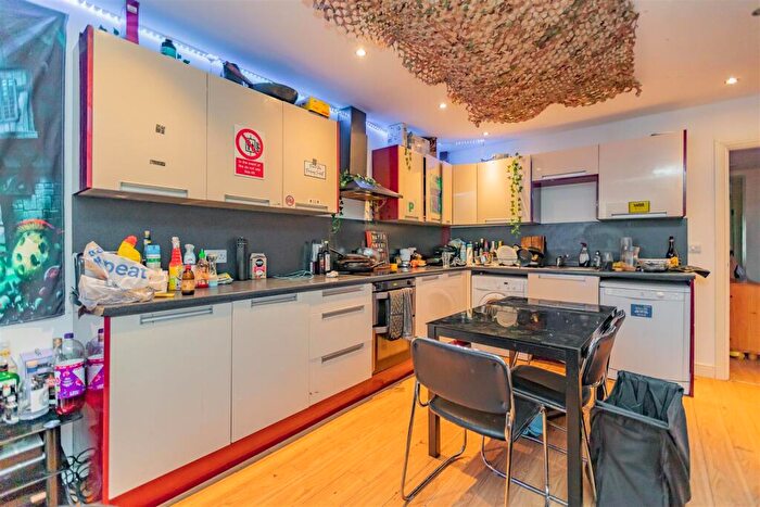 6 Bedroom House To Rent In Dawlish Road, Birmingham, West Midlands, B29