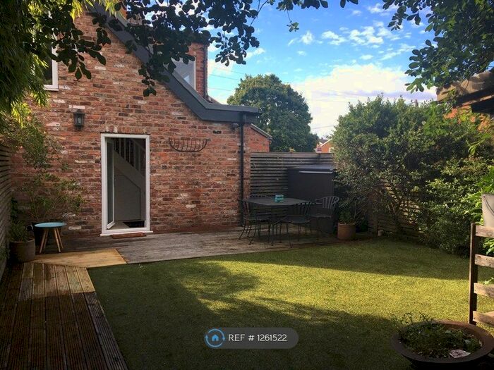 2 Bedroom Maisonette To Rent In Knutsford Road, Wilmslow SK9