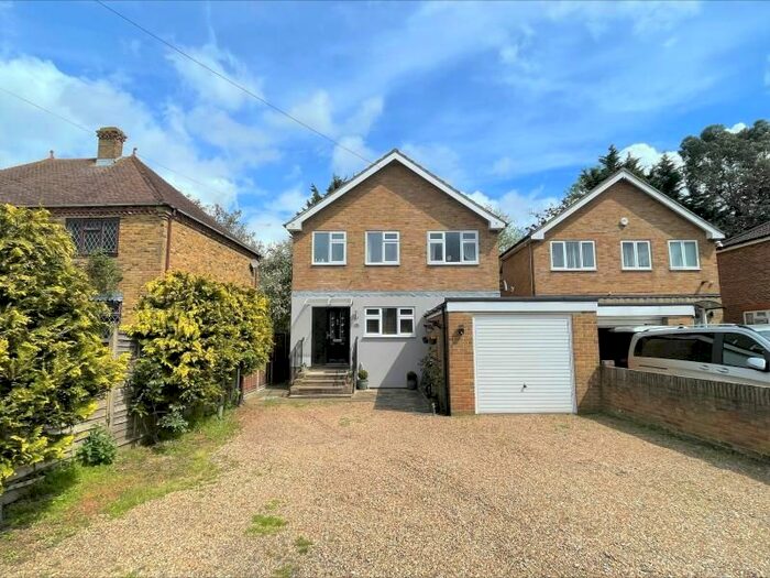 4 Bedroom Detached House To Rent In Gloucester Drive, Staines, TW18