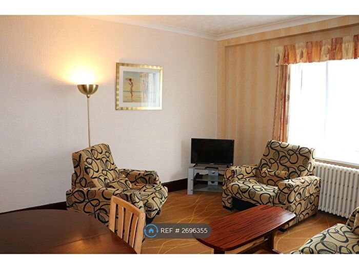 2 Bedroom Flat To Rent In Douglas Avenue, Exmouth, EX8