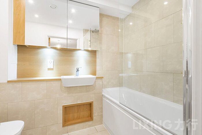 1 Bedroom Flat For Sale In Jefferson Plaza, Bow, E3