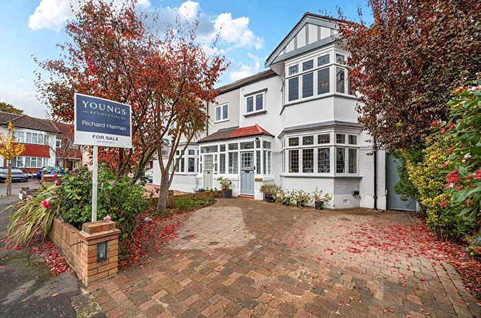 3 Bedroom Semi Detached House For Sale In Cheyne Avenue, London, E18