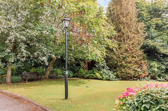 2 Bedroom Flat To Rent In Graemesdyke Road, Berkhamsted, Hertfordshire, HP4