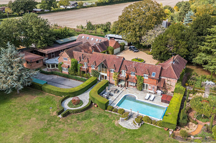 6 Bedroom Equestrian Facility For Sale In Eastland Gate, Lovedean, Waterlooville, Hampshire, PO8