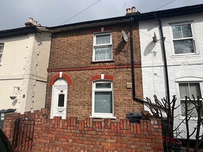 3 Bedroom End Of Terrace House To Rent In Station Road, Hounslow, TW3