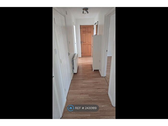 2 Bedroom Flat To Rent In Birchdene Drive, London, SE28